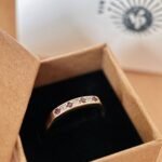 Vintage 9 karaat gouden stacking ring met robijntjes en diamanten