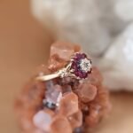 Vintage 9 karaat gouden ring met robijn en diamant in cluster bloemvorm
