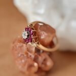 Vintage 9 karaat gouden ring met robijn en diamant in cluster bloemvorm