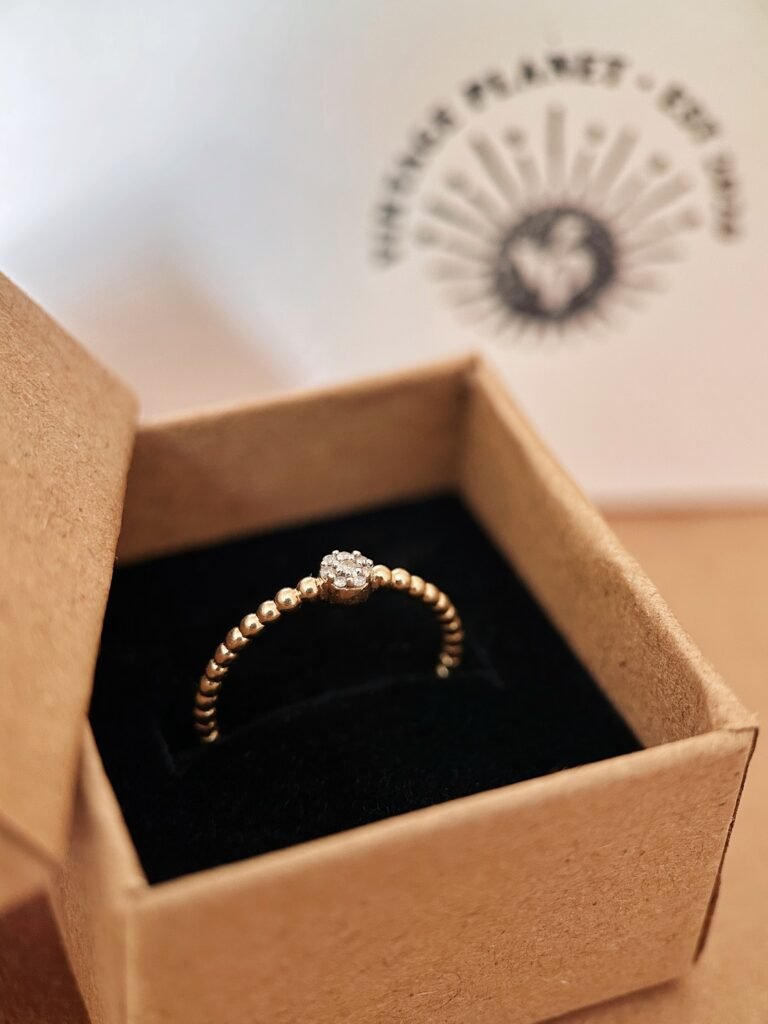 Vintage 9 karaat massief gouden cluster ring met diamanten
