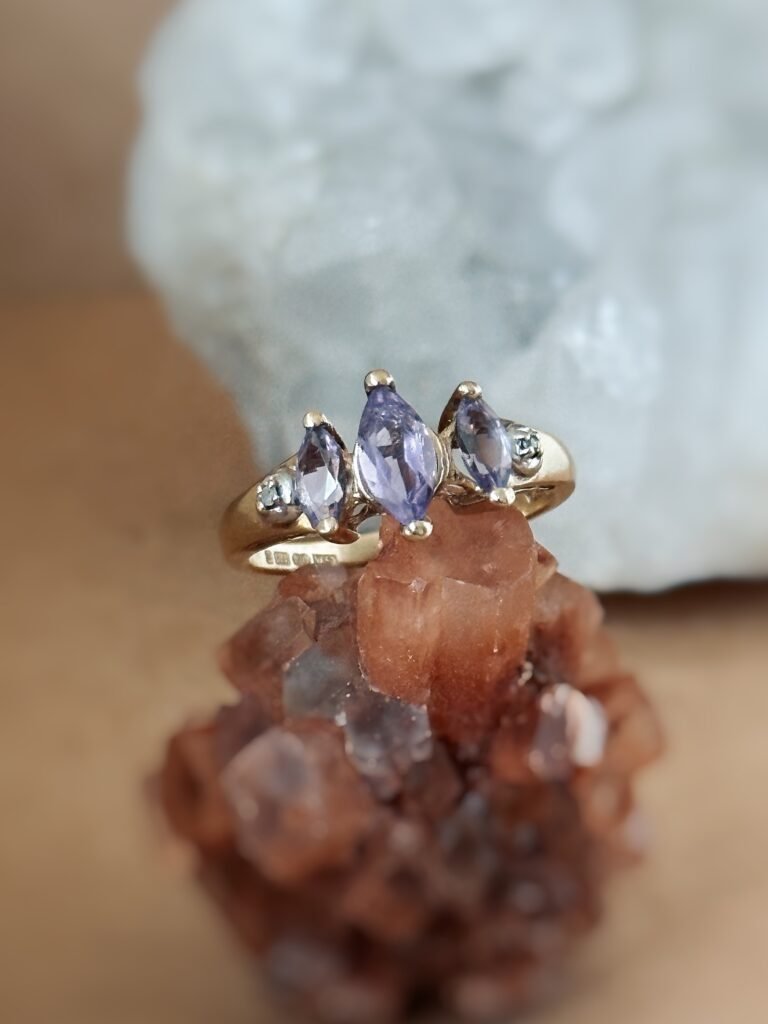 Vintage 9 karaat gouden ring met lila paarse marquise geslepen lavendel amethisten en diamantjes