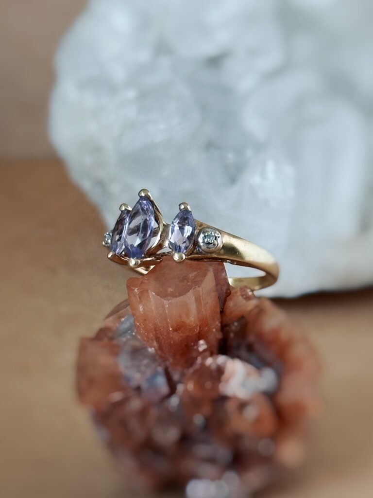 Vintage 9 karaat gouden ring met lila paarse marquise geslepen lavendel amethisten en diamantjes