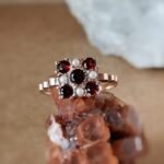 Vintage 9 karaat rose gouden ring met granaatjes en parels in uniek design