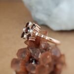 Vintage 9 karaat rose gouden ring met granaatjes en parels in uniek design