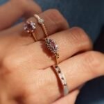 Vintage 9 karaat gouden klassieke ring met robijntjes en diamanten in cluster vorm