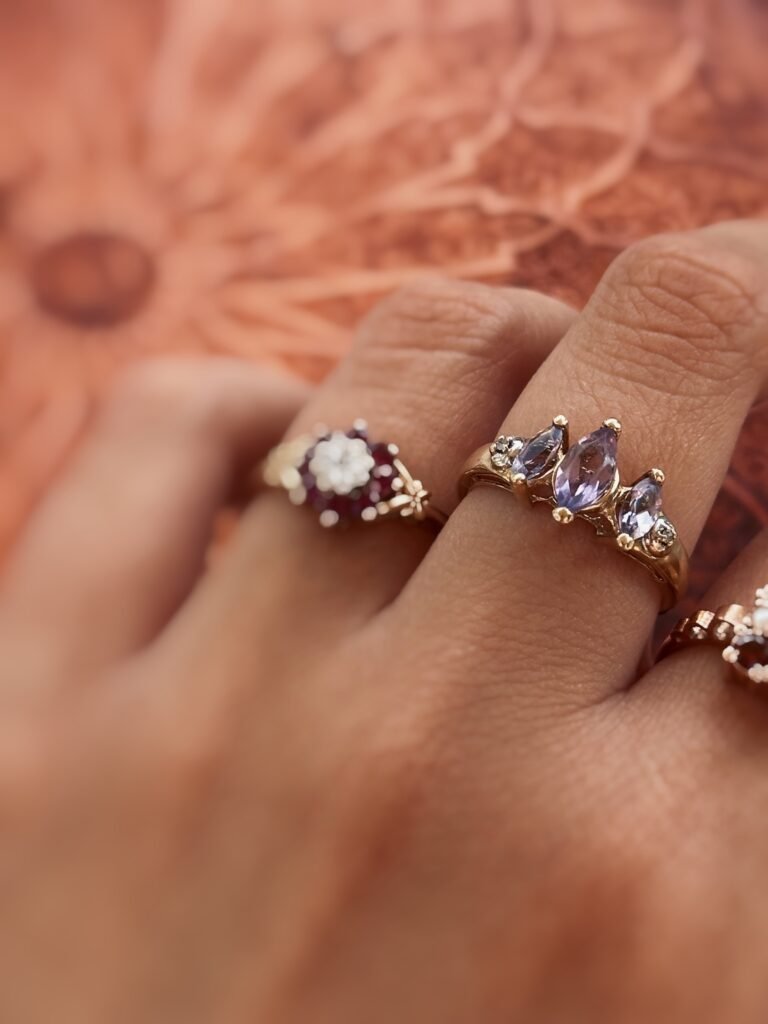 Vintage 9 karaat gouden ring met lila paarse marquise geslepen lavendel amethisten en diamantjes