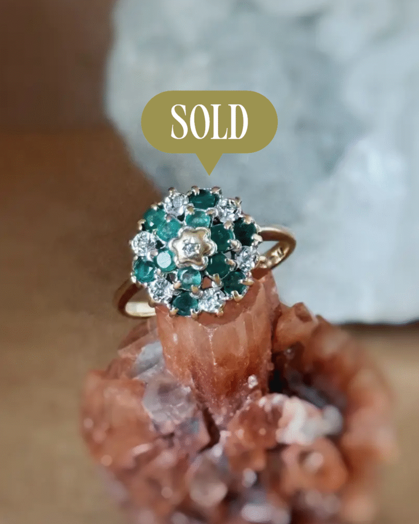 Vintage cluster ring massief goud 9 karaat met smaragd en diamant