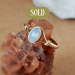 Vintage 9 karaat gouden ring met cabochon geslepen ovale australische opaal
