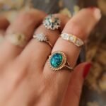 Vintage ring massief goud 9 karaat met synthetische opaal