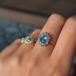 Vintage cluster ring massief goud 9 karaat met topaas