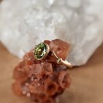 Vintage ring massief goud 9 karaat met peridoot