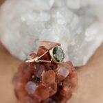 Vintage ring massief goud 9 karaat met peridoot