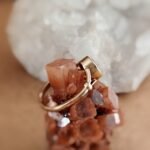 Vintage ring massief goud 9 karaat met peridoot