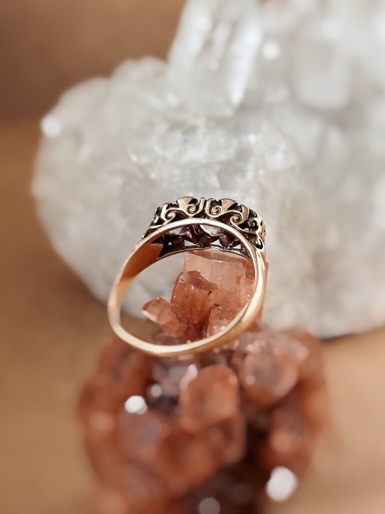 Vintage ring massief goud 9 karaat met drie amethisten