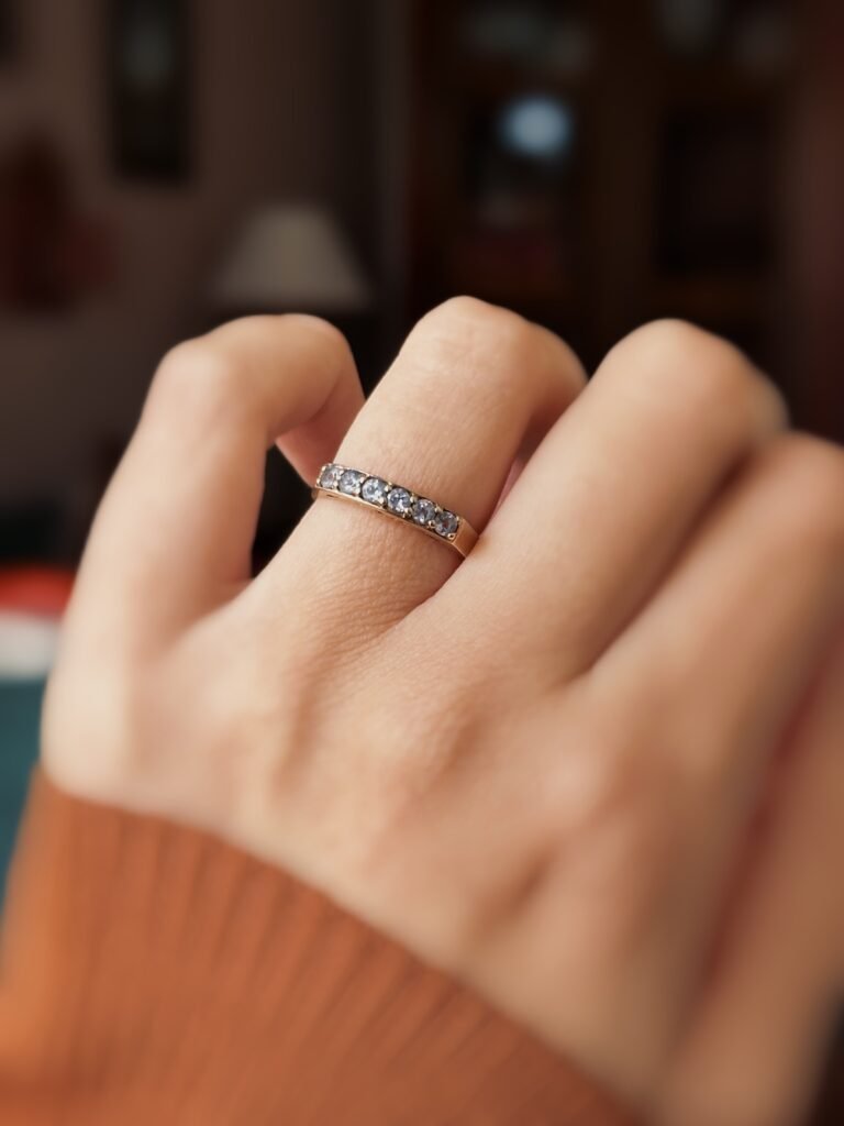 Vintage stacking ring massief goud 9 karaat met tanzaniet