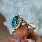 Vintage ring massief goud 9 karaat met synthetische opaal