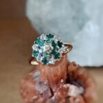 Vintage cluster ring massief goud 9 karaat met smaragd en diamant