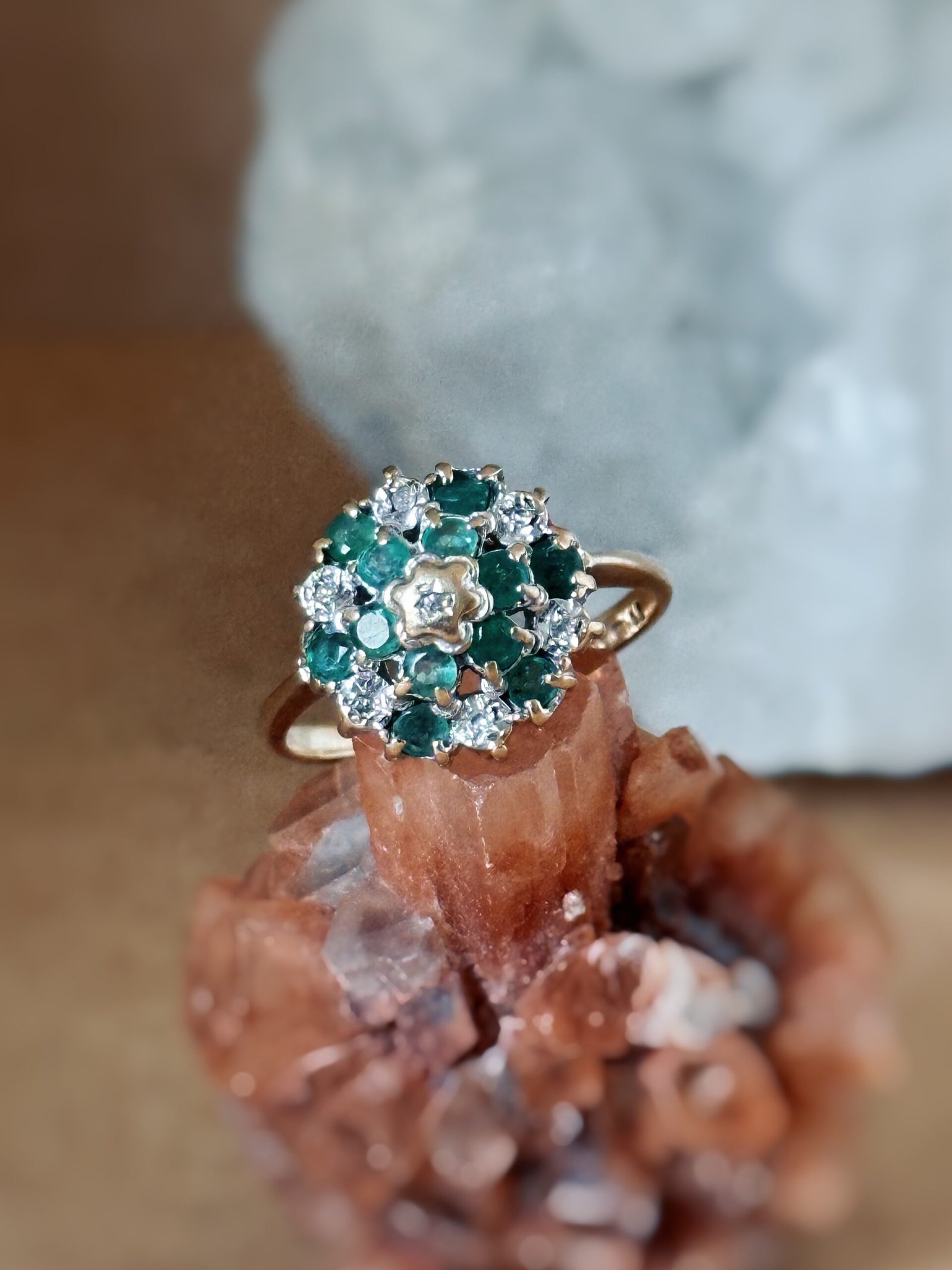Vintage cluster ring massief goud 9 karaat met smaragd en diamant