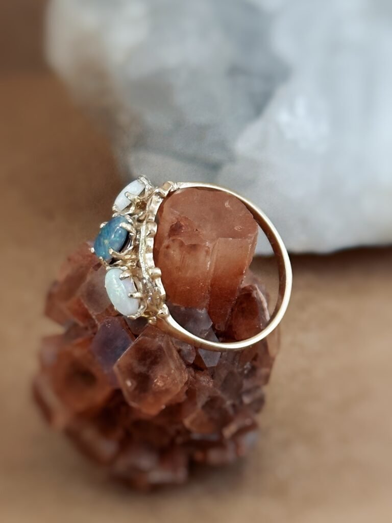 Vintage ring massief goud 9 karaat met opaal