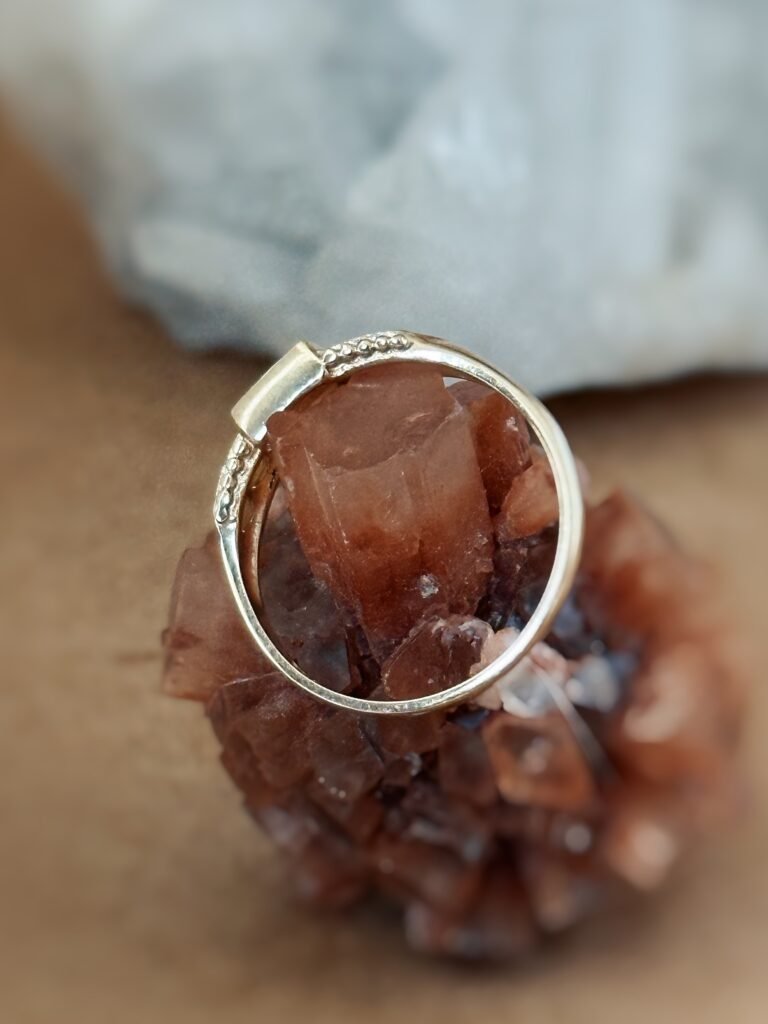 Vintage ring massief goud 9 karaat met opaal