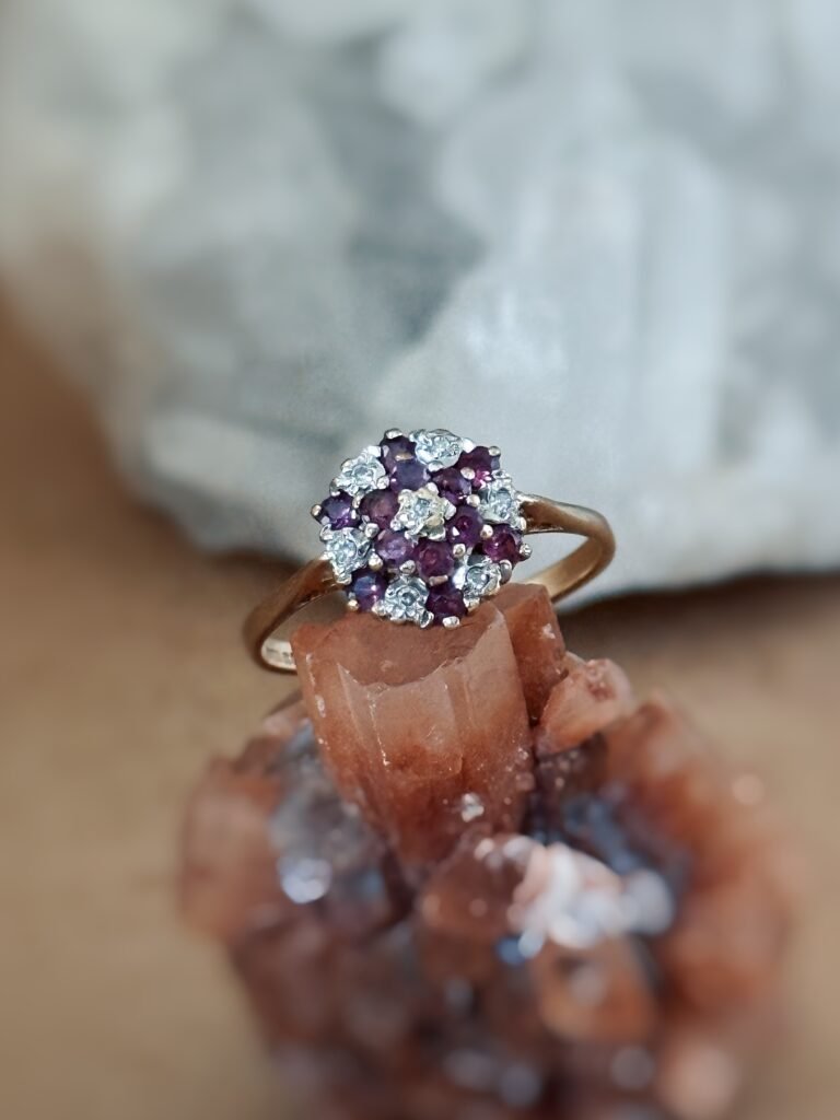 Vintage cluster ring massief goud 9 karaat met robijn en diamant