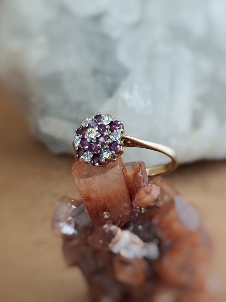 Vintage cluster ring massief goud 9 karaat met robijn en diamant
