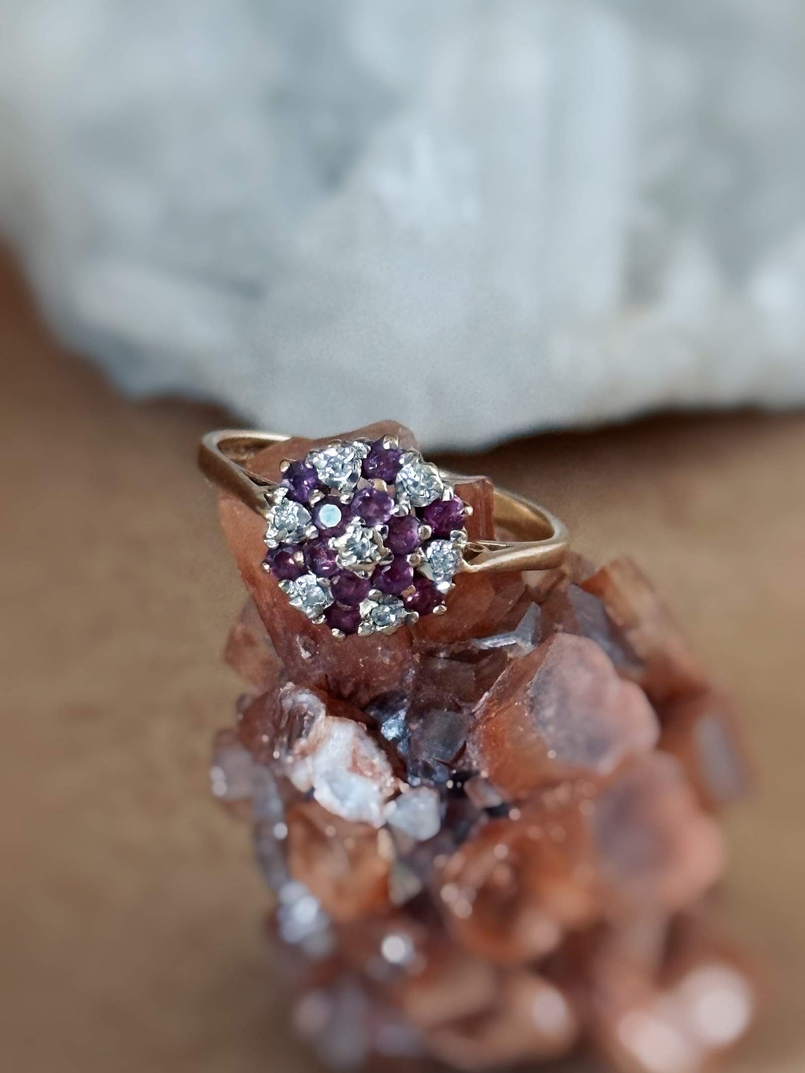 Vintage cluster ring massief goud 9 karaat met robijn en diamant
