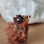 Vintage cluster ring massief goud 9 karaat met granaat