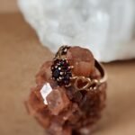 Vintage cluster ring massief goud 9 karaat met granaat