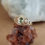 Vintage filigree ring massief goud 9 karaat met peridoot