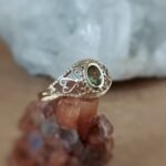 Vintage filigree ring massief goud 9 karaat met peridoot