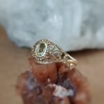 Vintage filigree ring massief goud 9 karaat met peridoot