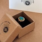 Vintage ring massief goud 9 karaat met synthetische opaal