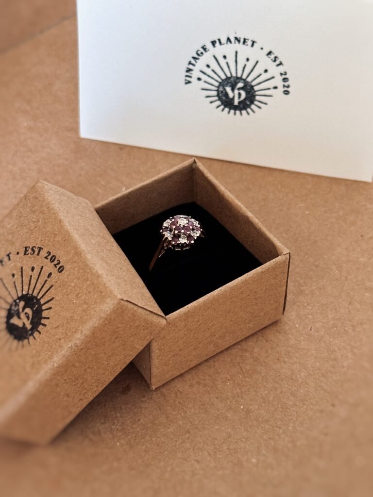 Vintage cluster ring massief goud 9 karaat met robijn en diamant