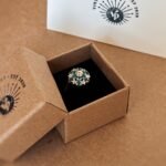 Vintage cluster ring massief goud 9 karaat met smaragd en diamant