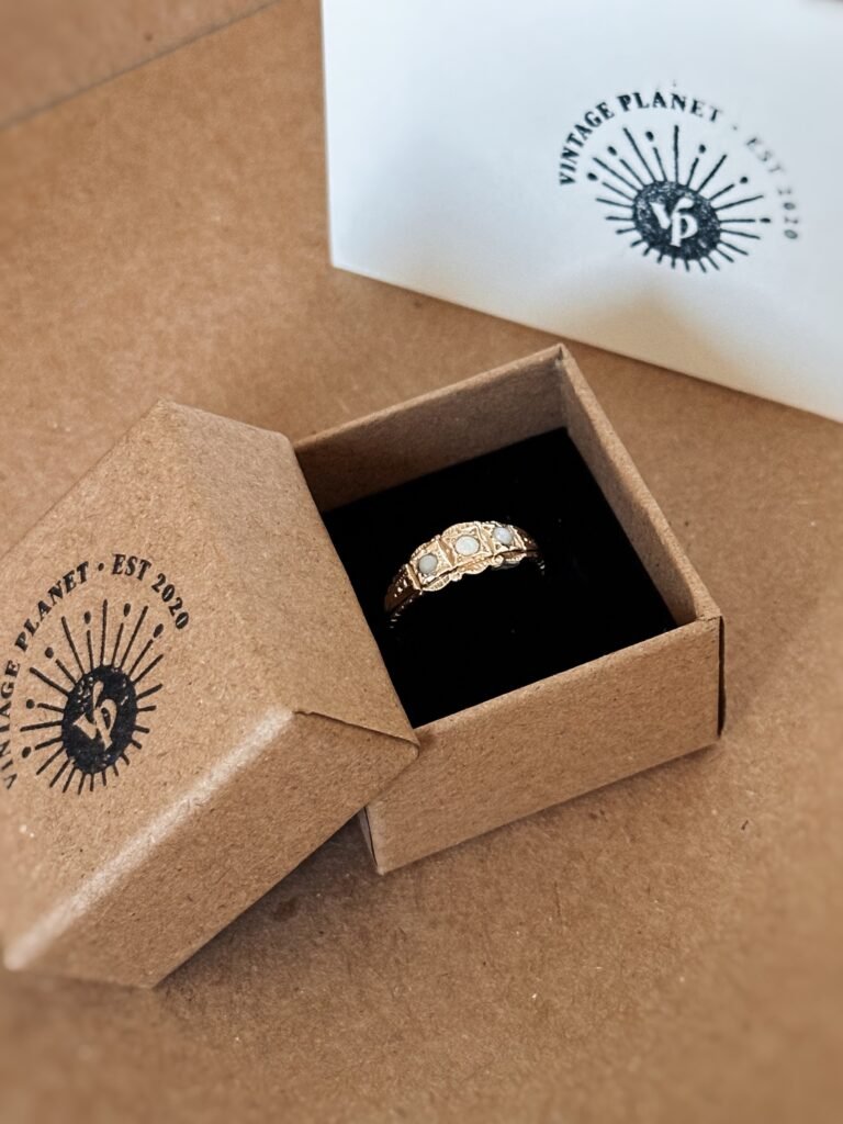 Vintage ring massief goud 9 karaat met opaal