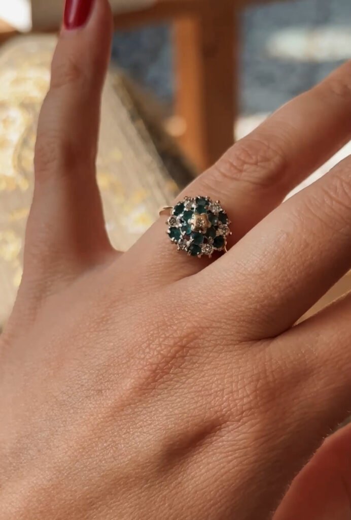 Vintage cluster ring massief goud 9 karaat met smaragd en diamant