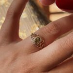 Vintage filigree ring massief goud 9 karaat met peridoot