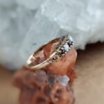 Vintage stacking ring massief goud 9 karaat met australische opaal en granaat