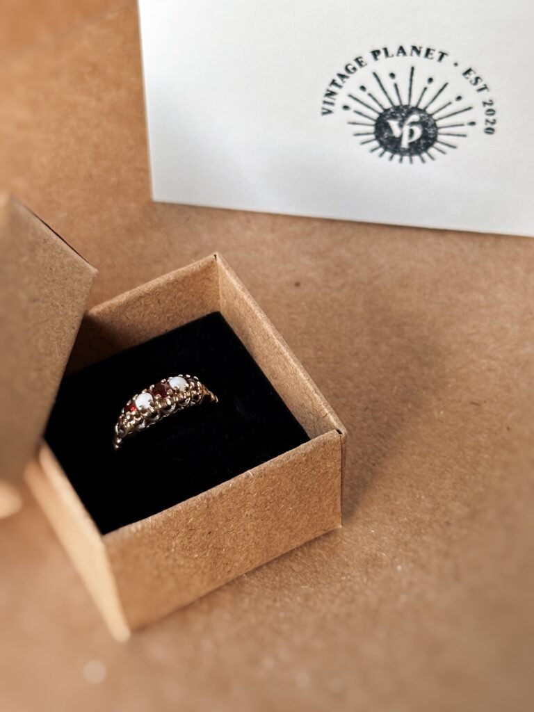Vintage stacking ring massief goud 9 karaat met australische opaal en granaat