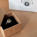 Vintage ring massief goud 9 karaat met peridoot en diamantjes