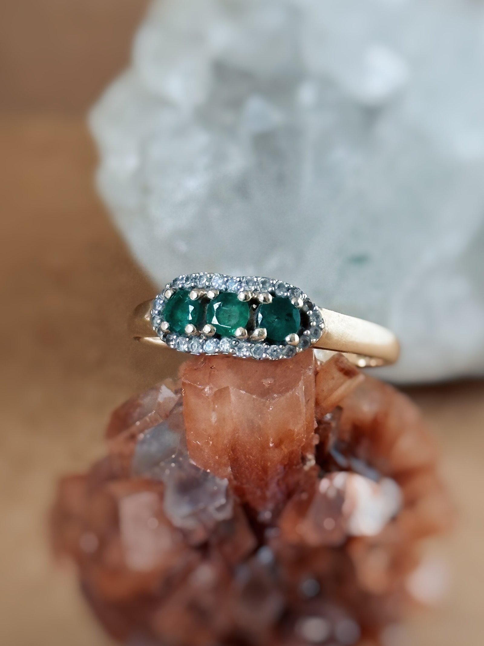 Vintage ring massief goud 9 karaat met smaragd en diamant