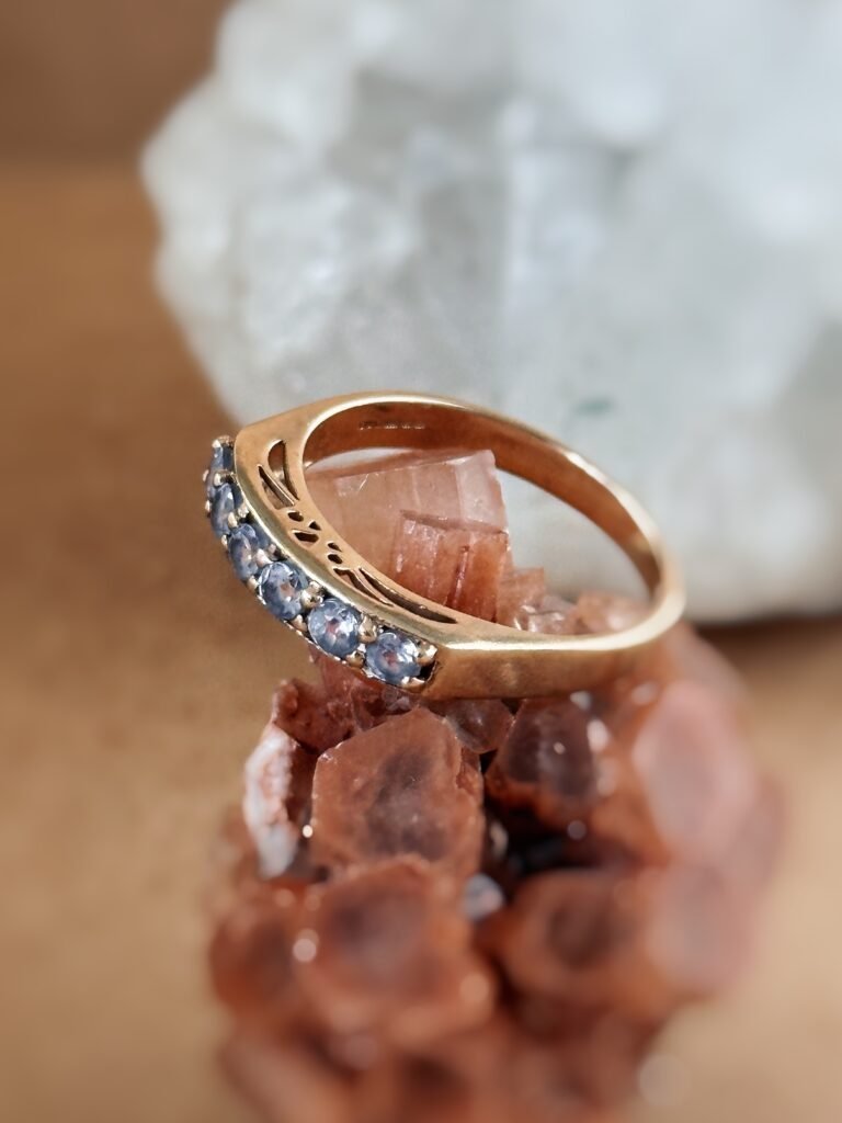 Vintage stacking ring massief goud 9 karaat met tanzaniet