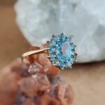 Vintage cluster ring massief goud 9 karaat met topaas