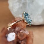 Vintage cluster ring massief goud 9 karaat met topaas