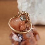 Vintage cluster ring massief goud 9 karaat met topaas