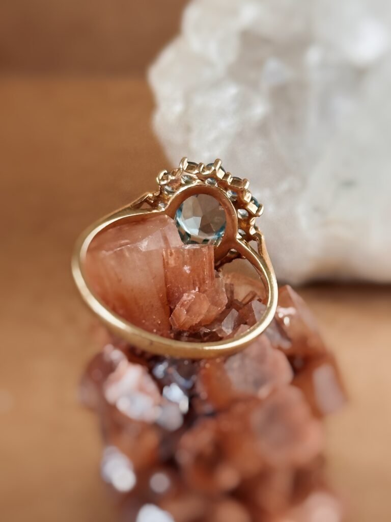 Vintage cluster ring massief goud 9 karaat met topaas