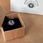 Vintage cluster ring massief goud 9 karaat met topaas