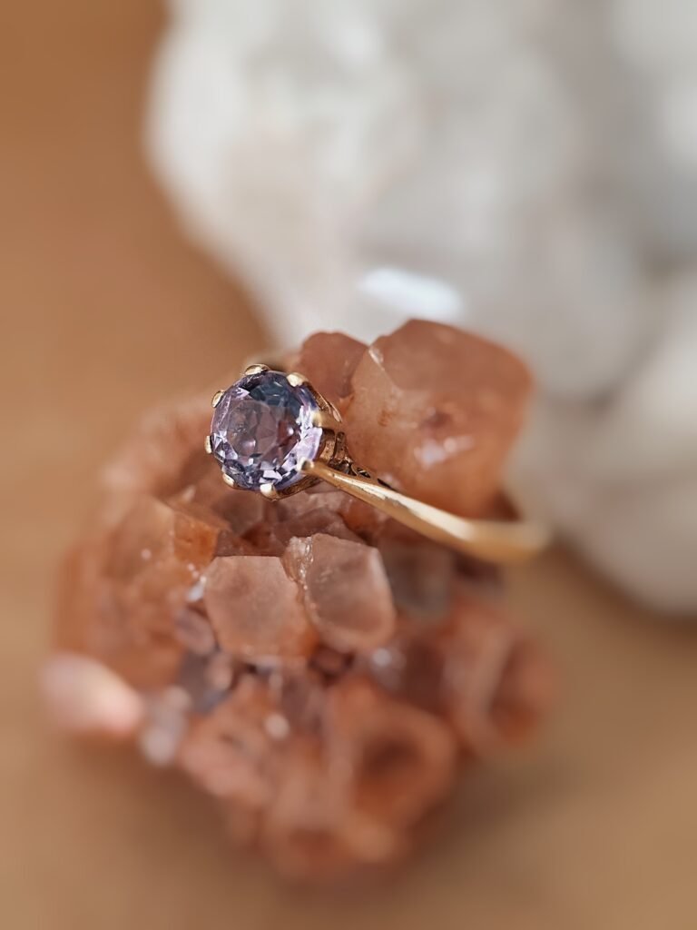 Vintage 9 karaat massief gouden solitaire ring met amethist