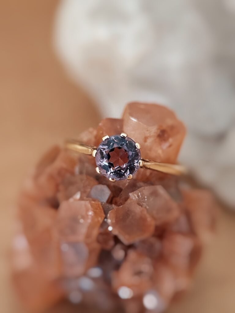 Vintage 9 karaat massief gouden solitaire ring met amethist